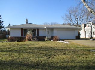 4155 S Adell Ave, New Berlin, WI 53151