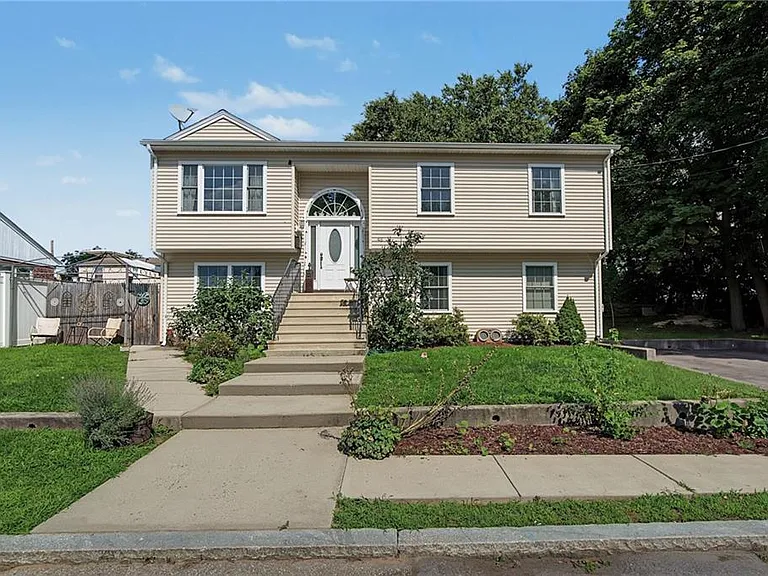 45 Oakwood Ave — Photo 1