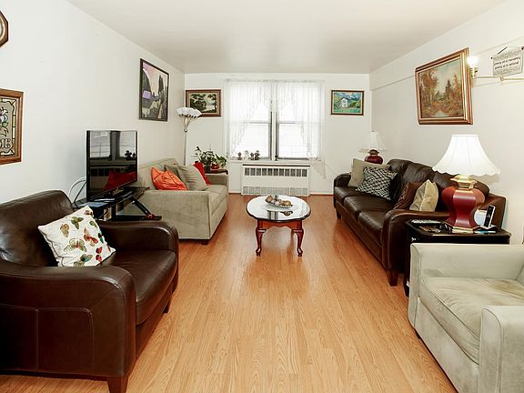 3rd image of 33-24 Junction Blvd #1P