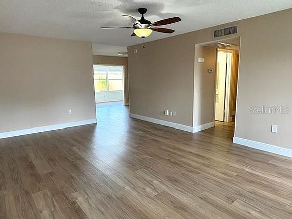 4th image of 1005 Rickenbacker Dr