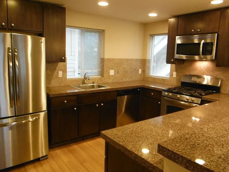 4218A 7th Ave NE — Photo 5
