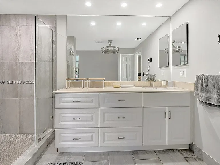 7613 Cinebar Dr — Photo 5