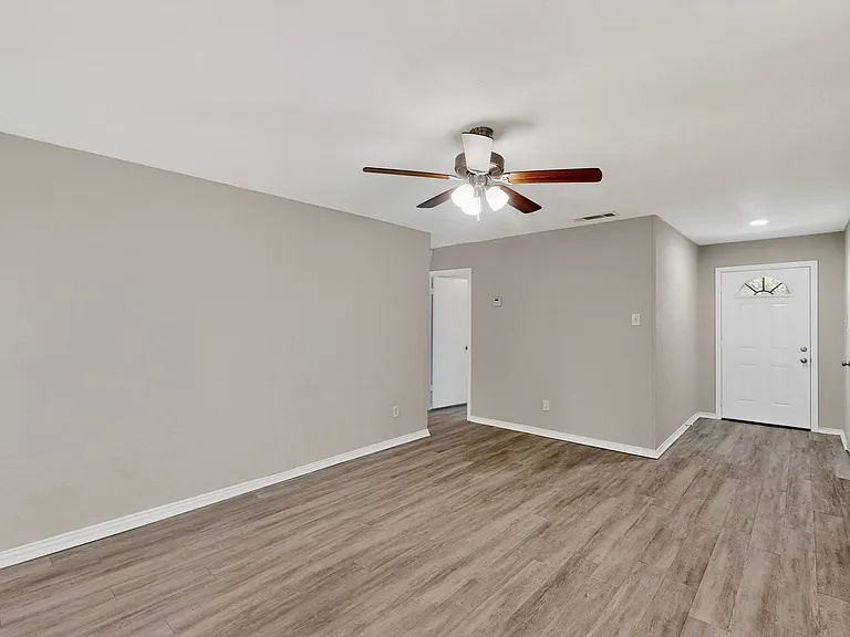 140 Trout St — Photo 13