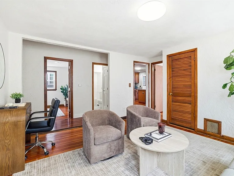 77 Swan St #2 — Photo 8