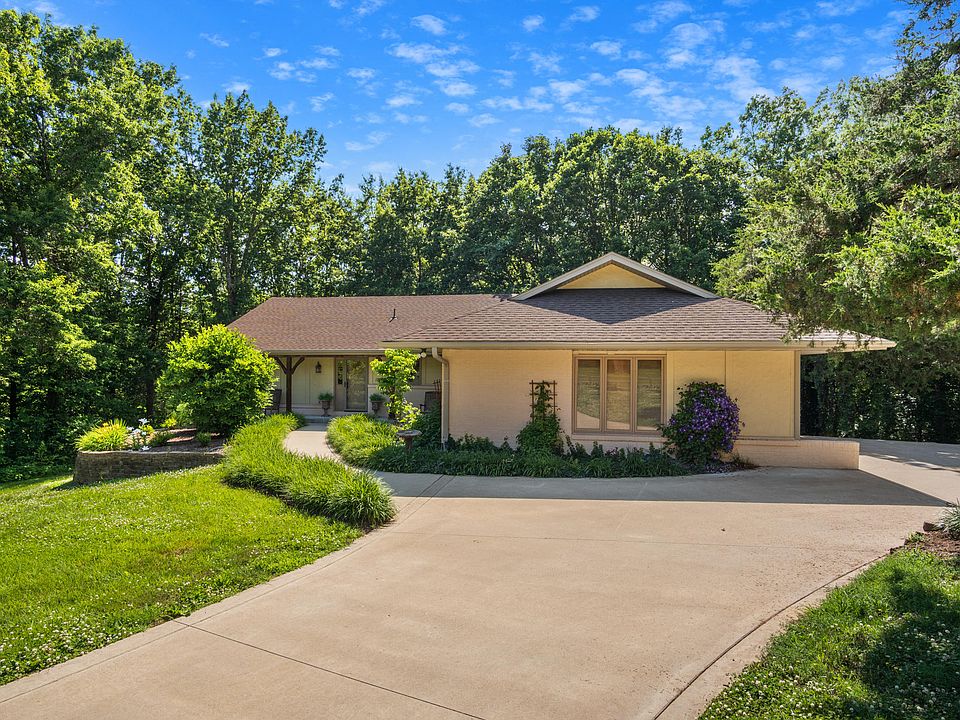 1st image of 4301 S Vineyard Way