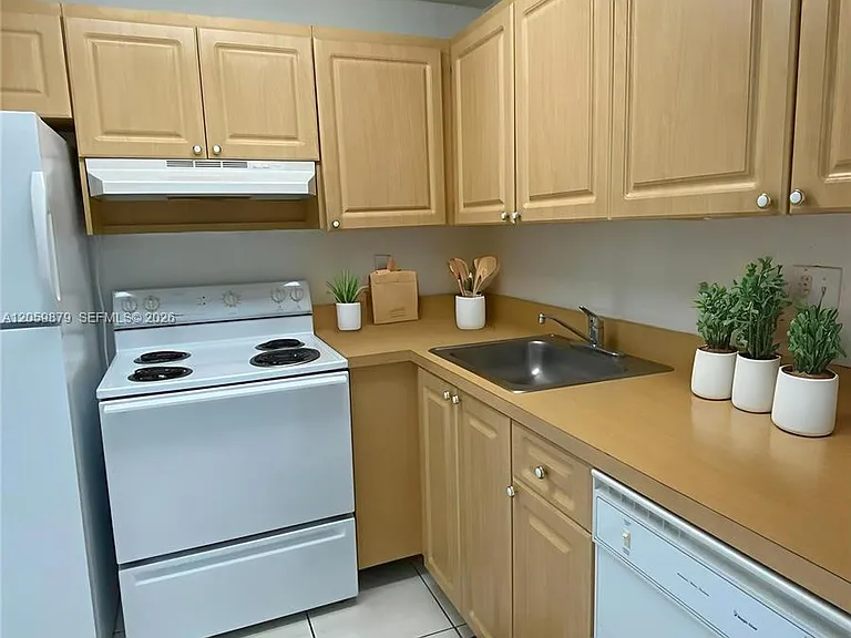 9350 Fontainebleau Blvd #602 — Photo 11