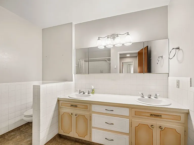 275 Park St — Photo 10