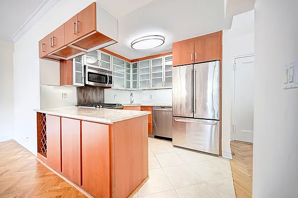 Rented by Urbane Brokerage | media 10