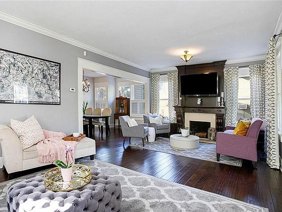 2nd image of 1124 Bay St NE