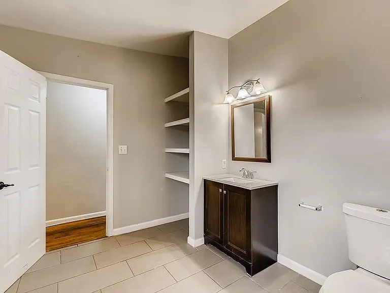 927 S Hanover St — Photo 23