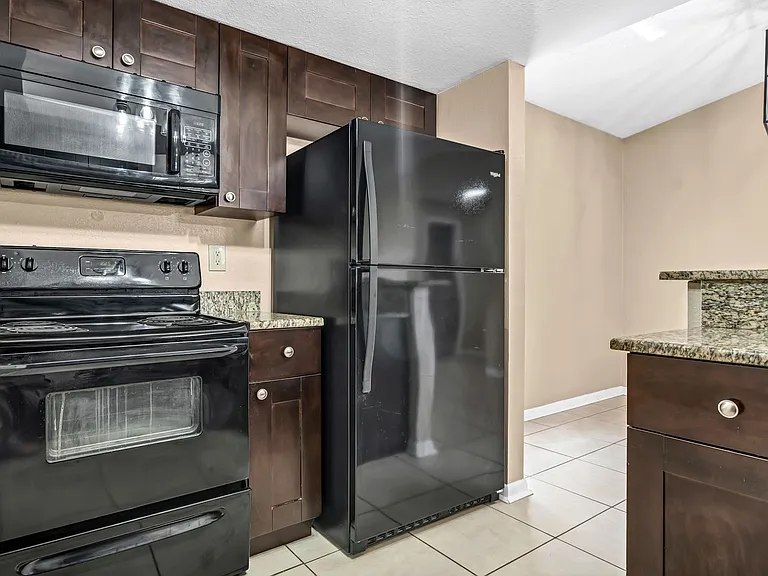 2610 E Lake Ave — Photo 13