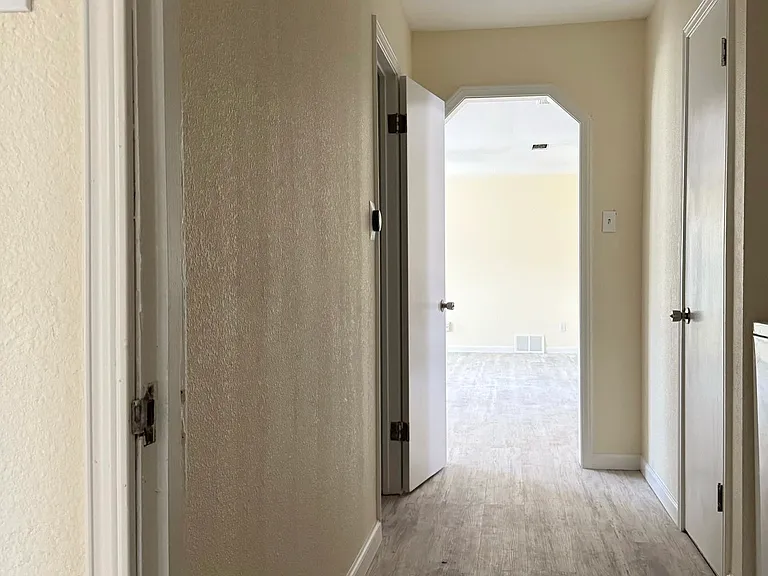 6004 Baylor St — Photo 2