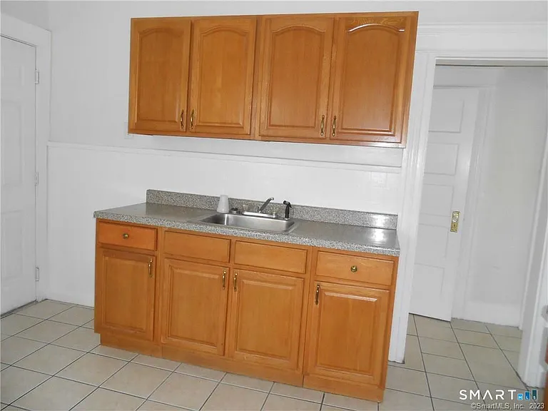 166 Booth St — Photo 7
