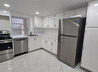 600 Parkview Dr APT 525, Hallandale, FL 33009