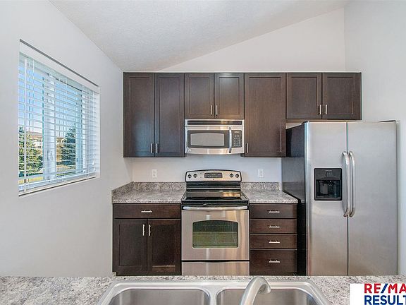 3rd image of 20602 Parker St