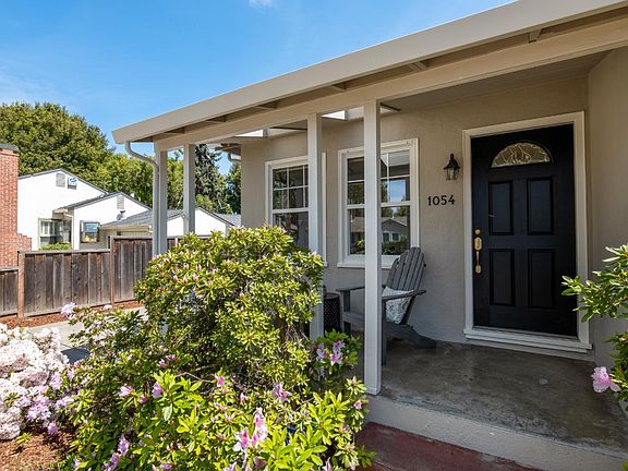 3rd image of 1054 Menlo Oaks Dr