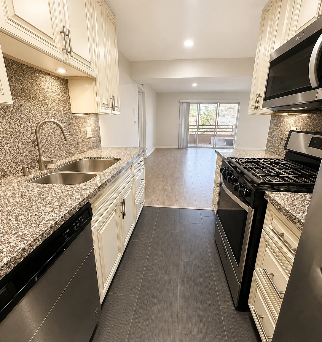 2 bed, 1000 sqft, $2,700 — Photo 3
