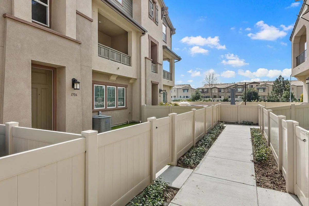 3 bed, 1486 sqft, $3,750 — Photo 3