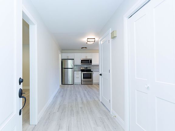 5th image of 3265 Addison Ave