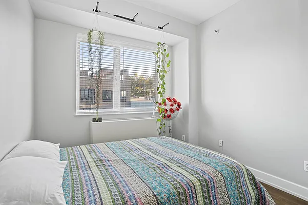 Sold by Douglas Elliman | media 22