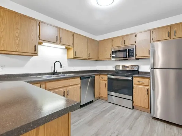Tamarack Gardens-Fox Hills Apartments LLC, 231 Tamarack Dr #227-5, Lake Mills, WI 53551