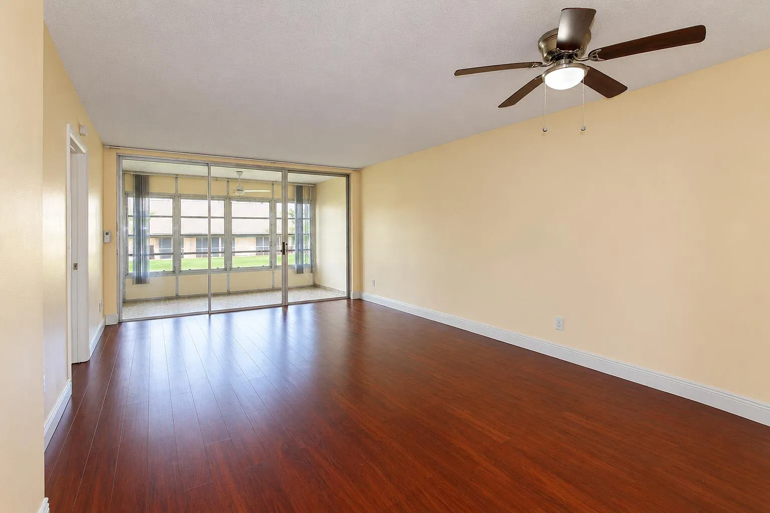 2 bed, 2.0 bath, 880 sqft, $1,700 — Photo 2