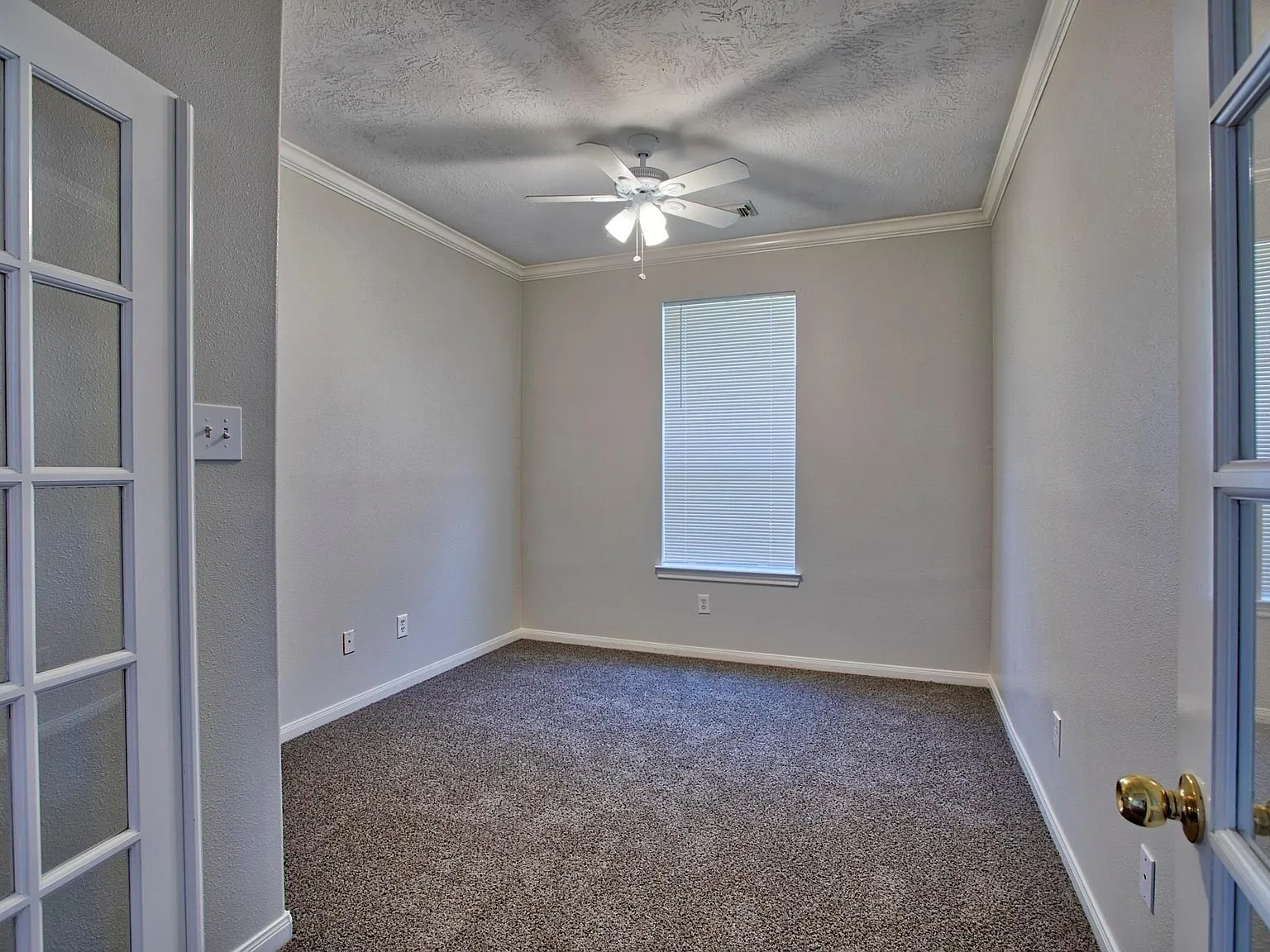 3 bed, 2.0 bath, 2148 sqft, $2,300 — Photo 4