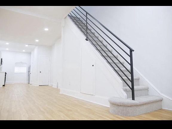 2nd image of 3730 N Sydenham St