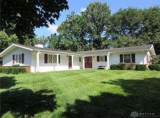 827 Hickory Ln, Troy, OH 45373