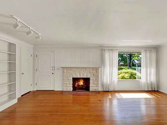 5th image of 7543 Miami Ave