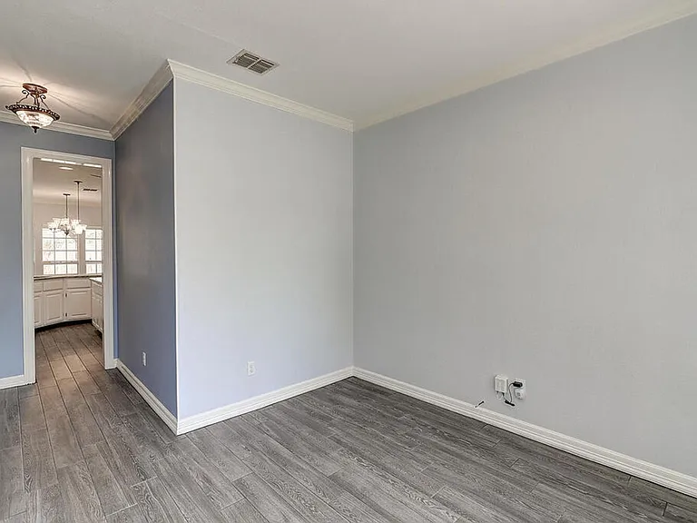 7810 Duchess St — Photo 30