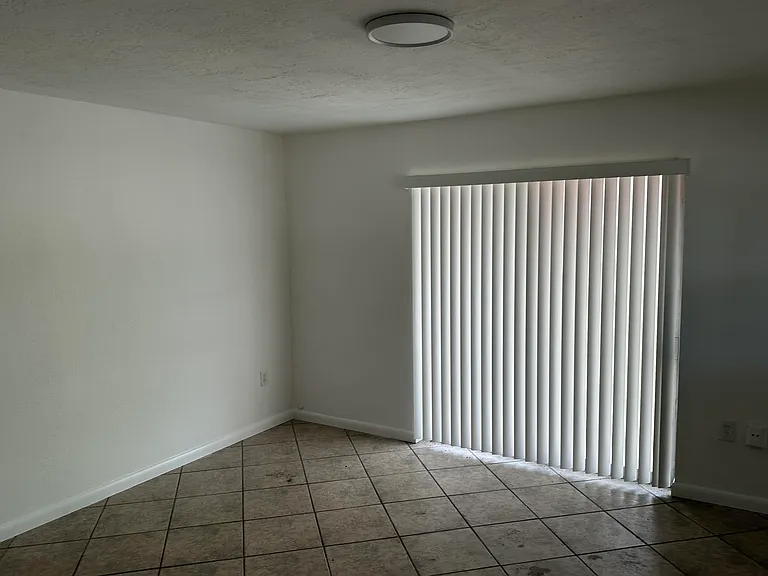115 Maple Ave — Photo 8