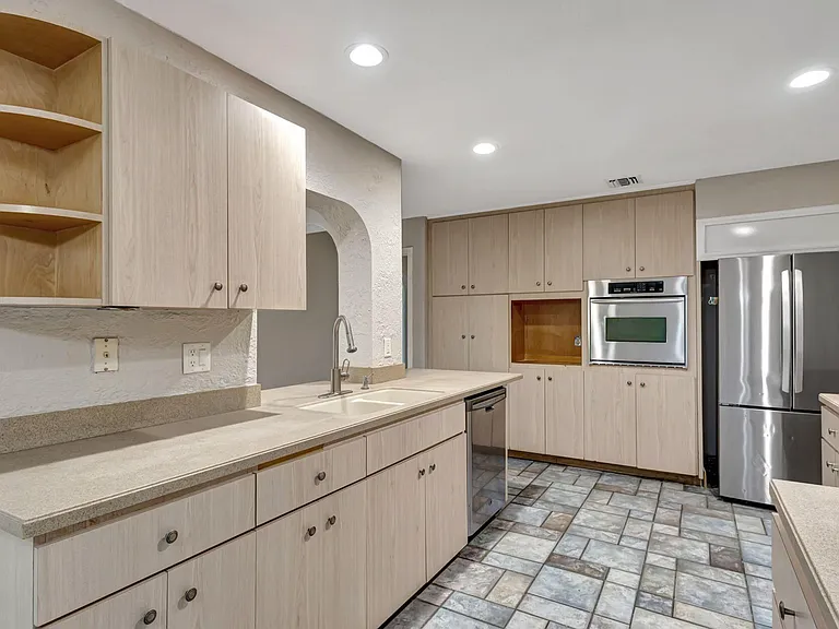 1402 Cormorant Rd — Photo 1