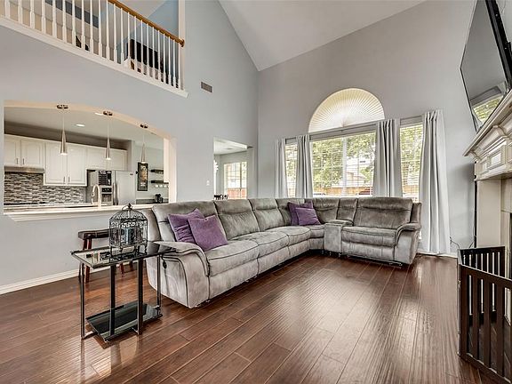5th image of 3092 Greenfield Dr