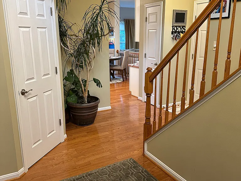 213 Stacey Ct — Photo 6