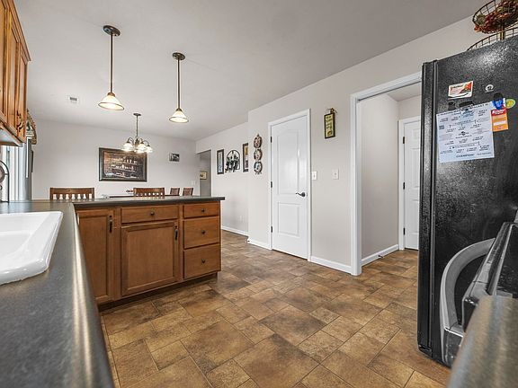 4th image of 414 W 20th St