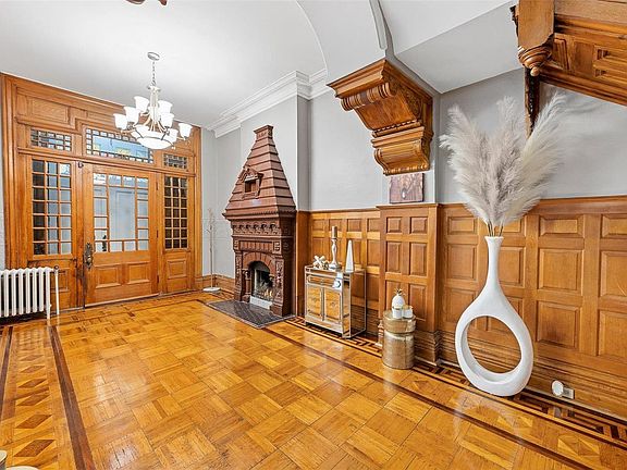 3rd image of 2331 Albion Pl
