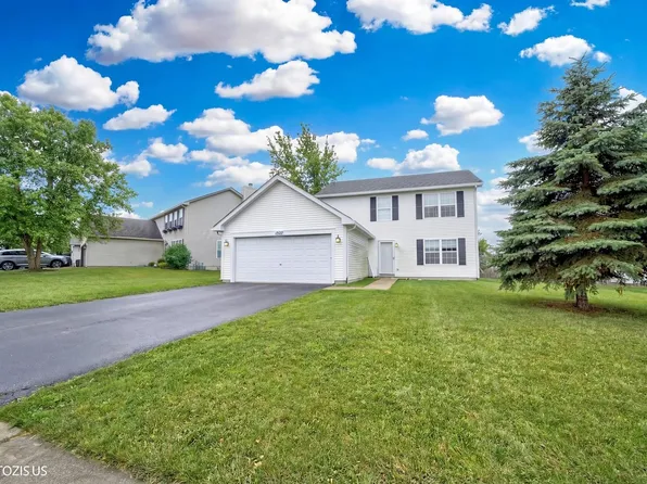 1327 E Fox Chase Dr, Round Lake Beach, IL 60073