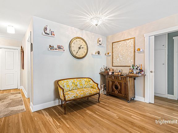 2nd image of 3215 Arlington Ave APT 6C