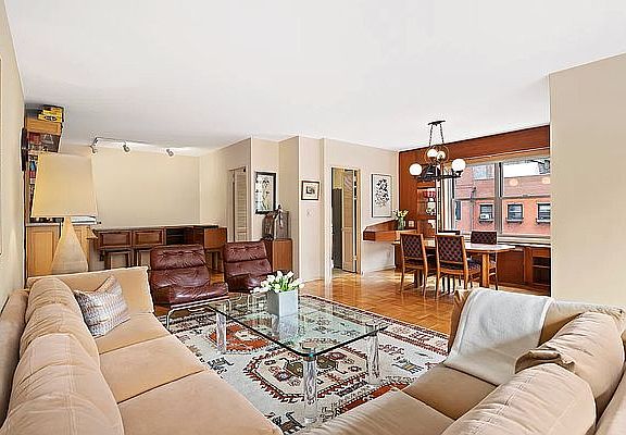 3rd image of 20 E 9th St #23B