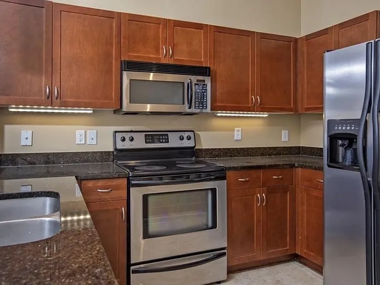 870 Mayson Turner Rd NW — Photo 3