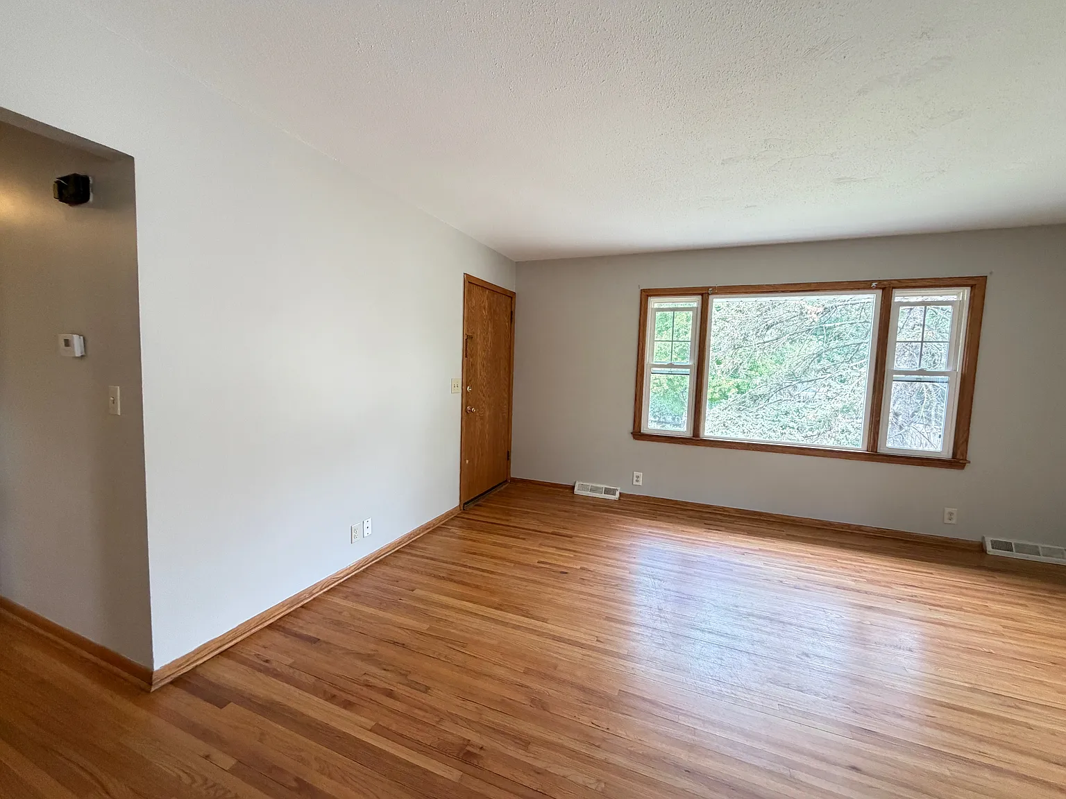 2 bed, 1075 sqft, $1,795 — Photo 3