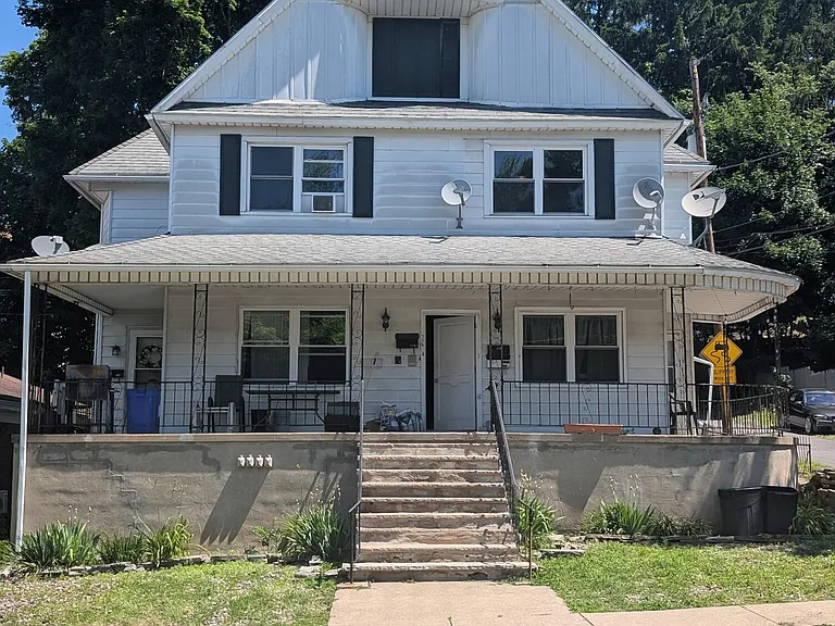 118 1/2 Broad St — Photo 1