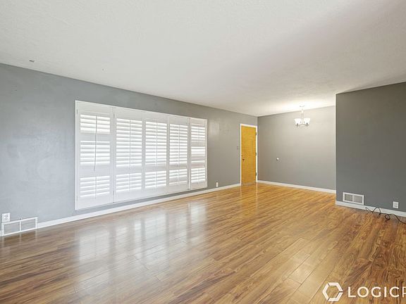 3rd image of 1305 Henderson Dr