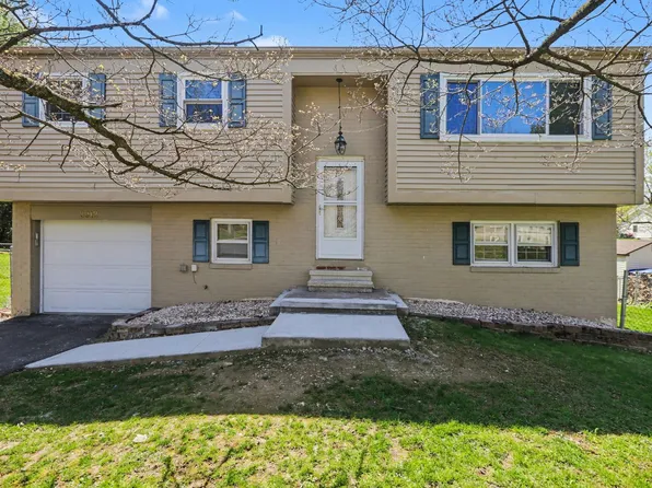 3912 Brookridge Dr, Mechanicsburg, PA 17050