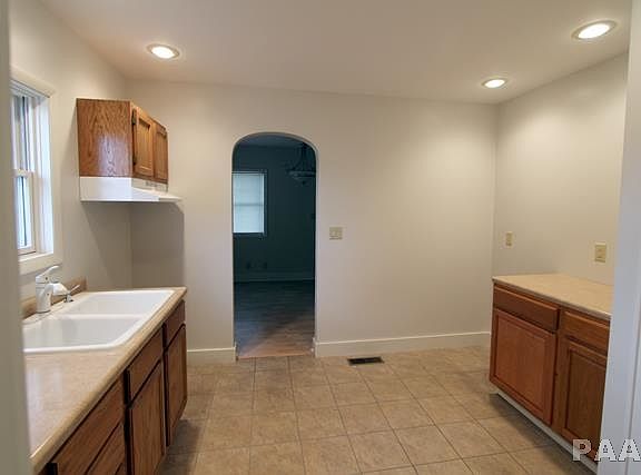 5th image of 306 Keller St