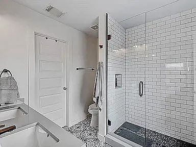 5th image of 2724 Bond Dr