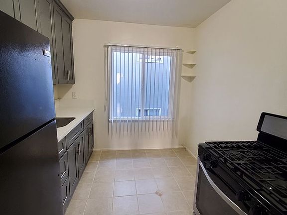3rd image of 548 N Alexandria Ave APT 10