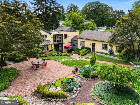 41 S Forge Manor Dr, Phoenixville, PA 19460