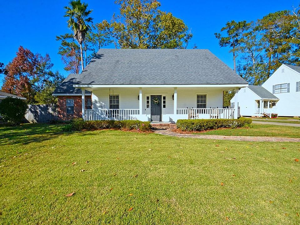 211 Spruce St, Mandeville, LA 70471 | Zillow